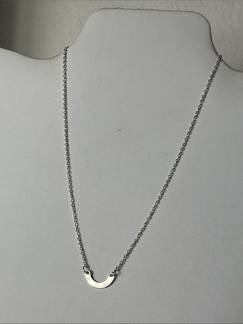 Minimal Silver U-Shaped Pendant Necklace - Women Jewelry